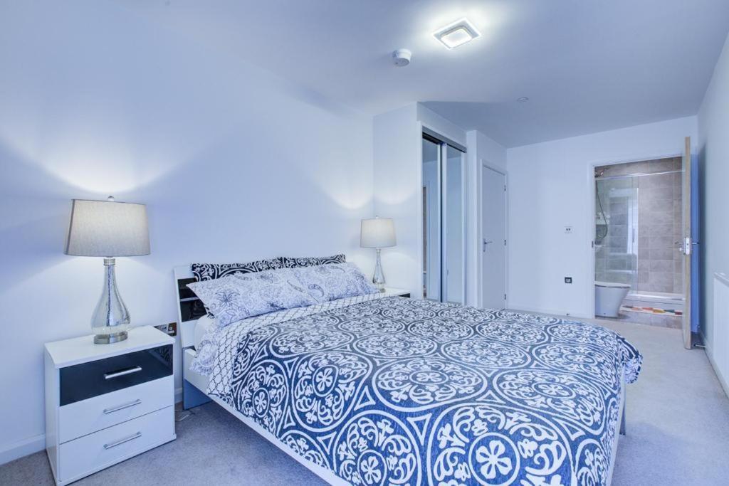 Apartamento Luxury 2 Bed Flat In A New Block In East Acton Londres Exterior foto