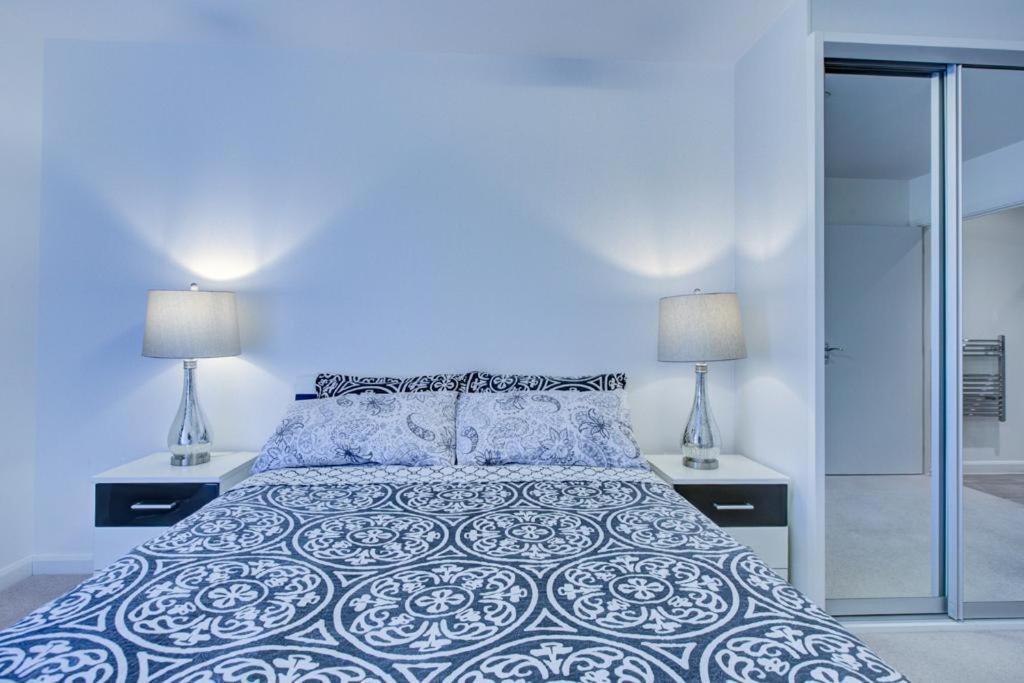 Apartamento Luxury 2 Bed Flat In A New Block In East Acton Londres Exterior foto